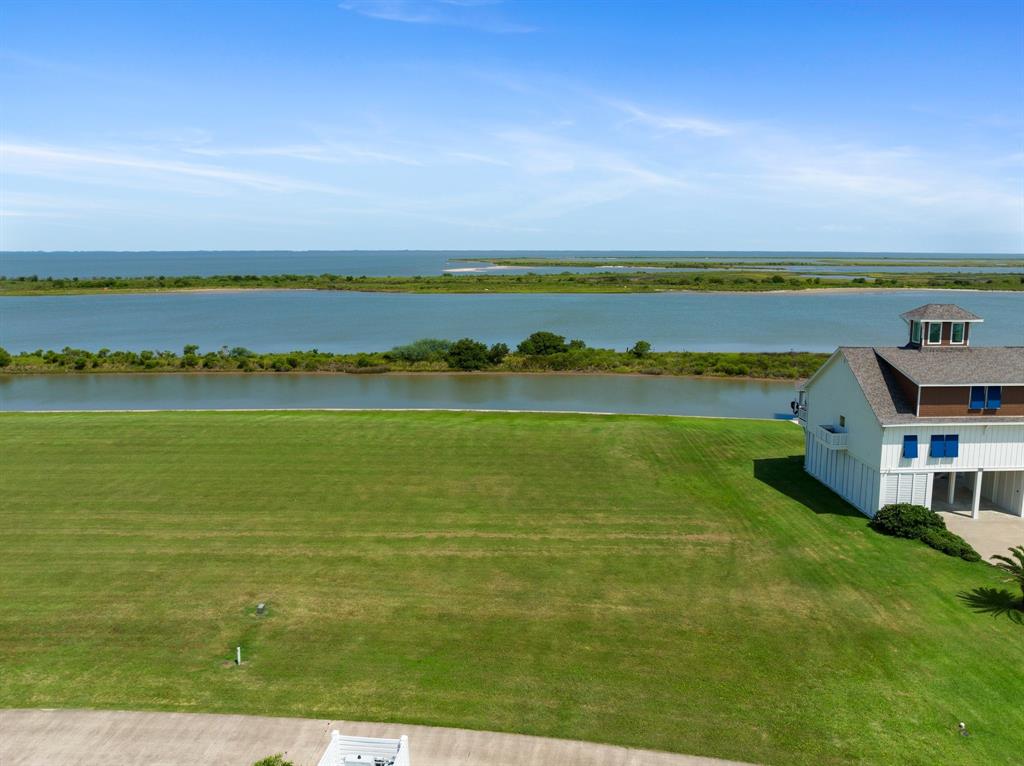 For Sale 1909 Laguna Harbor Estate Boulevard, Port Bolivar, TX 77650