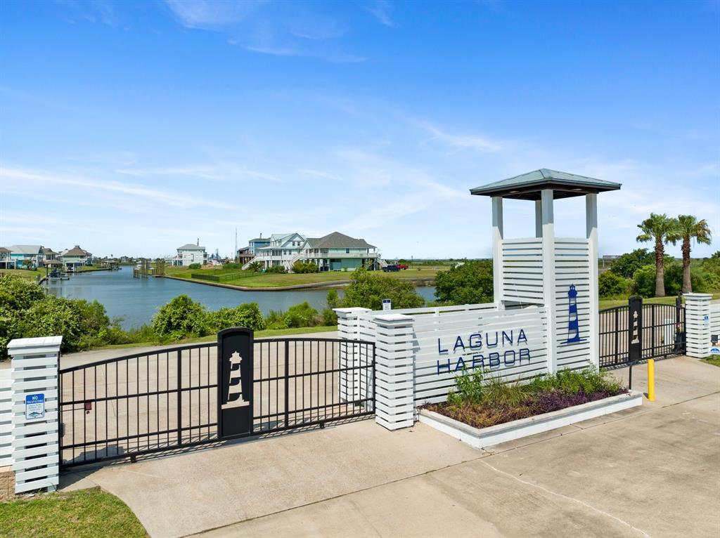 For Sale 1909 Laguna Harbor Estate Boulevard, Port Bolivar, TX 77650
