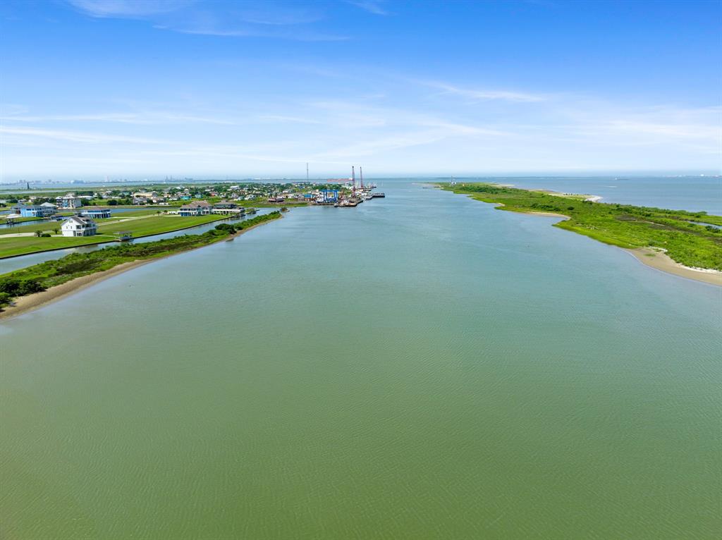 For Sale 1909 Laguna Harbor Estate Boulevard, Port Bolivar, TX 77650