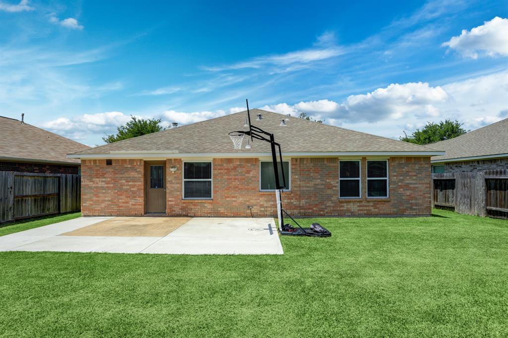 3114 Orange St, Pearland, TX 77581