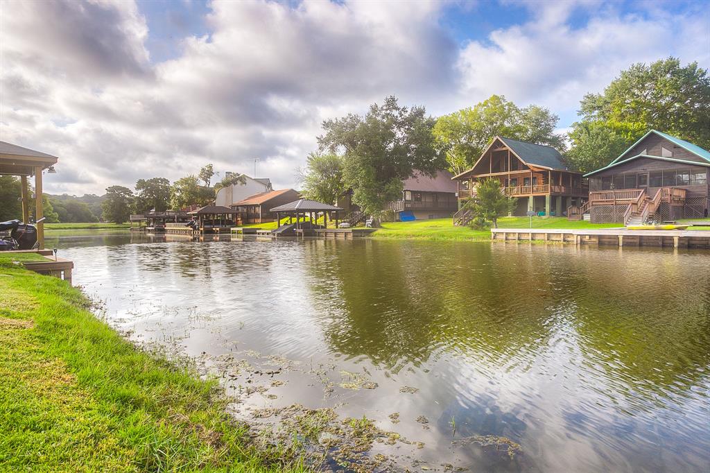 36 Wildwood Lake Dr, Huntsville, TX 77320