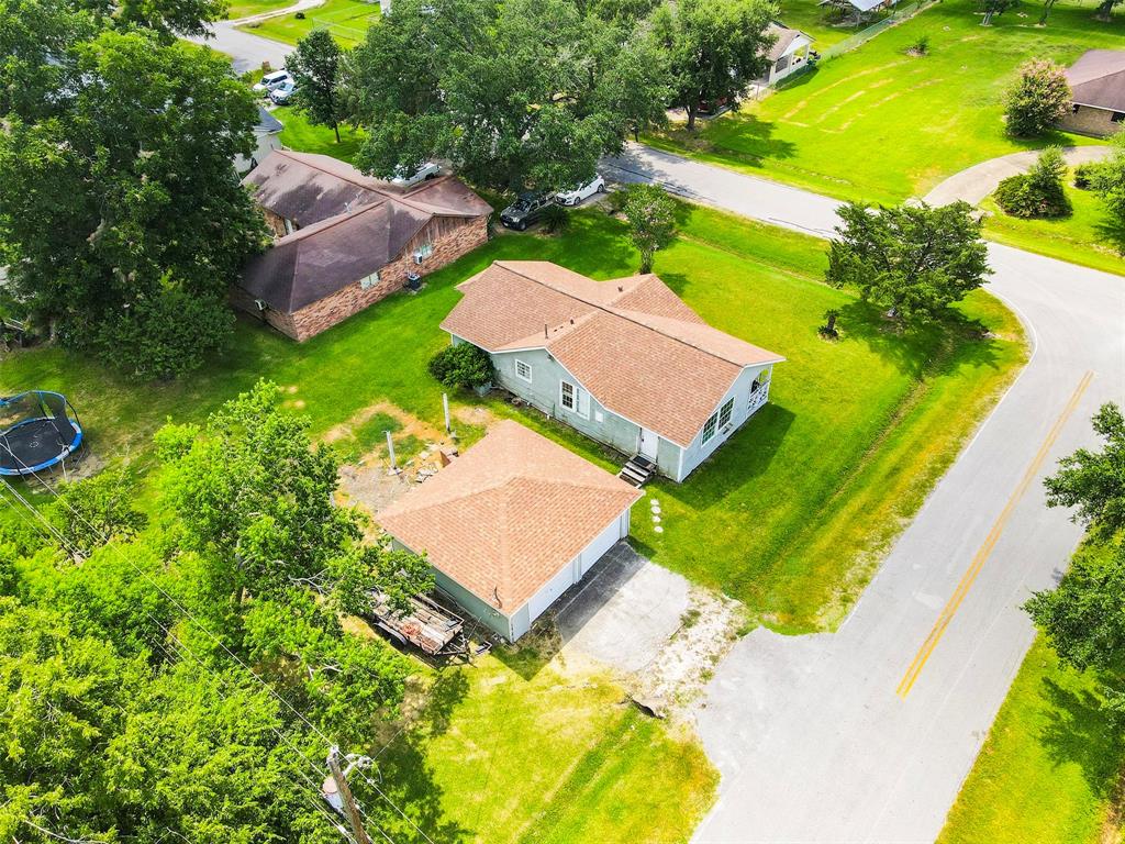 2411 Loch Lomond St, Highlands, TX 77562