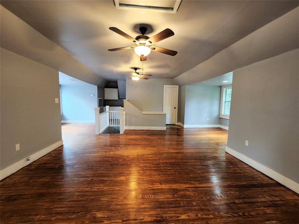 336 N Rock Island St, Angleton, TX 77515