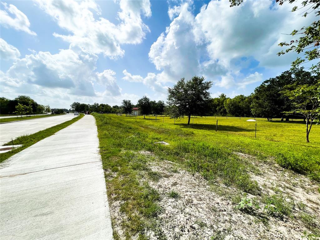 1624 Hatfield faces McHard Rd, Pearland, TX 77581