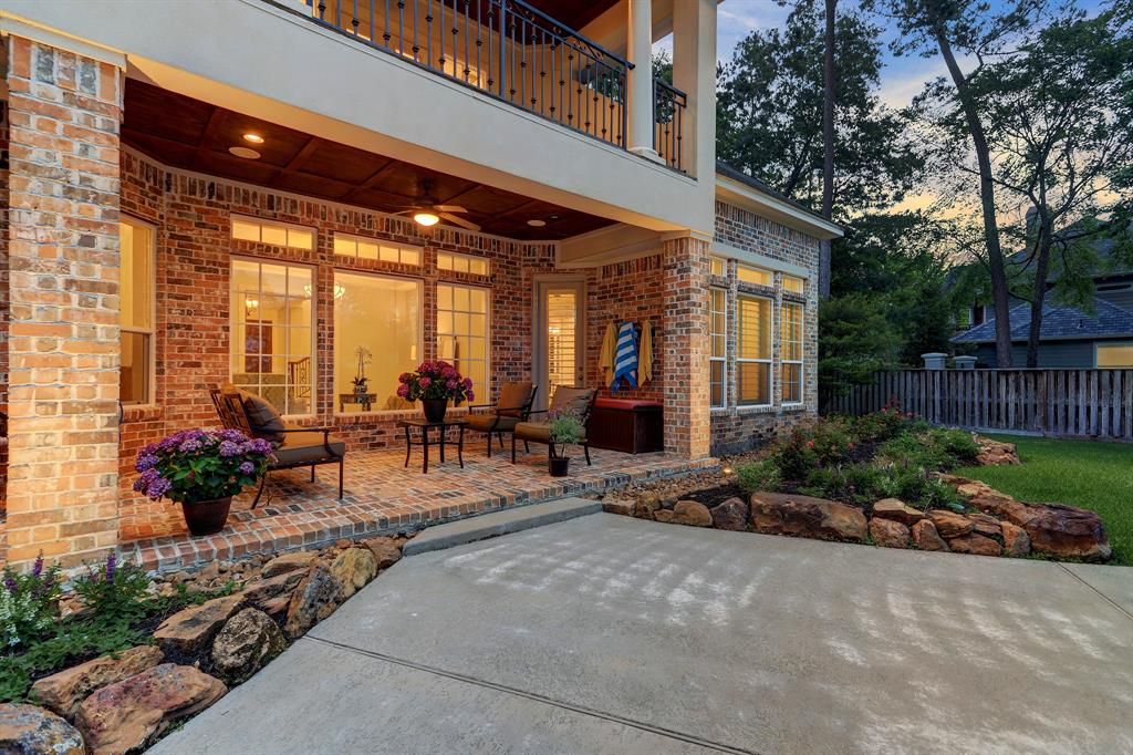 21 Kings Lake Estates Blvd, Kingwood, TX 77346