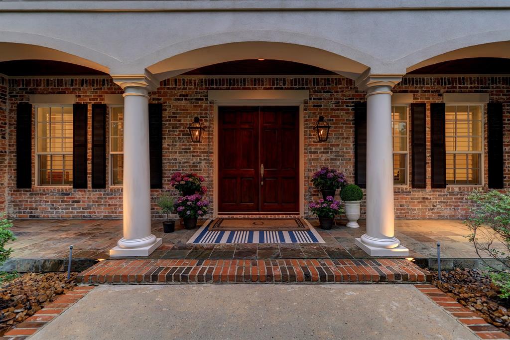 21 Kings Lake Estates Blvd, Kingwood, TX 77346