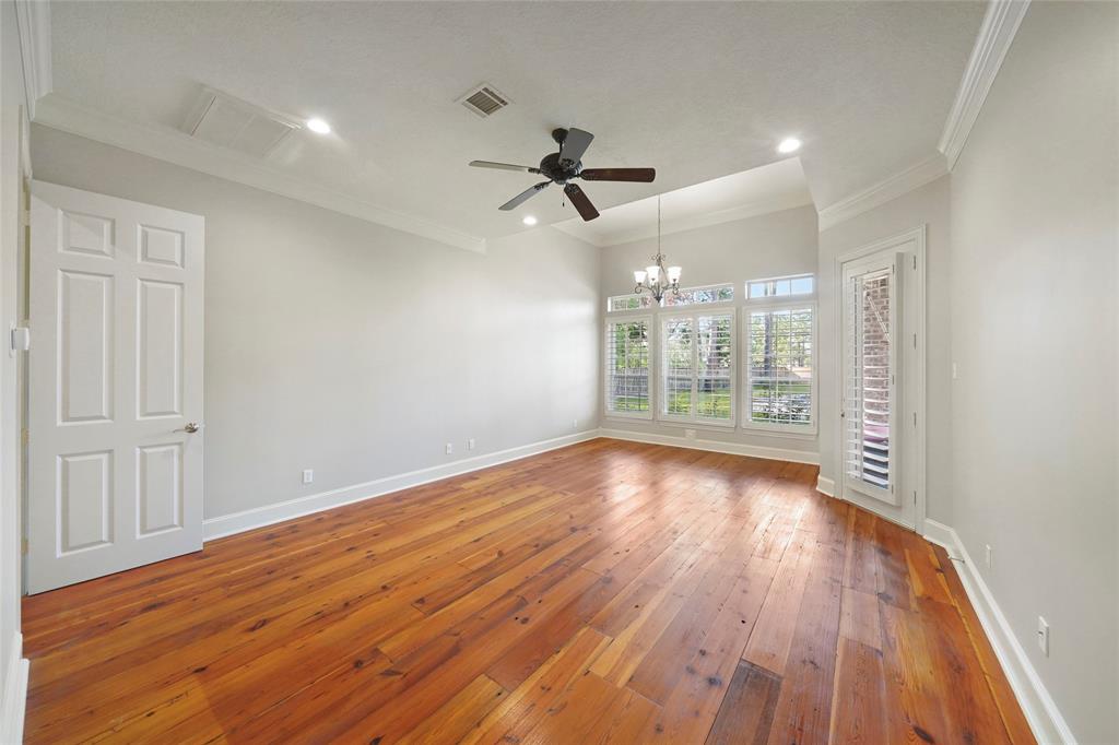 21 Kings Lake Estates Blvd, Kingwood, TX 77346