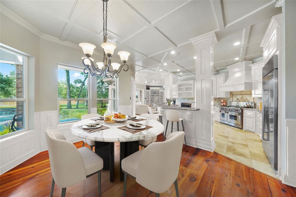 21 Kings Lake Estates Blvd, Kingwood, TX 77346