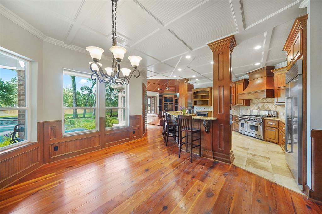 21 Kings Lake Estates Blvd, Kingwood, TX 77346