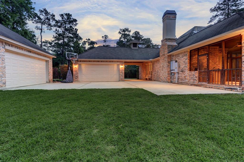 21 Kings Lake Estates Blvd, Kingwood, TX 77346