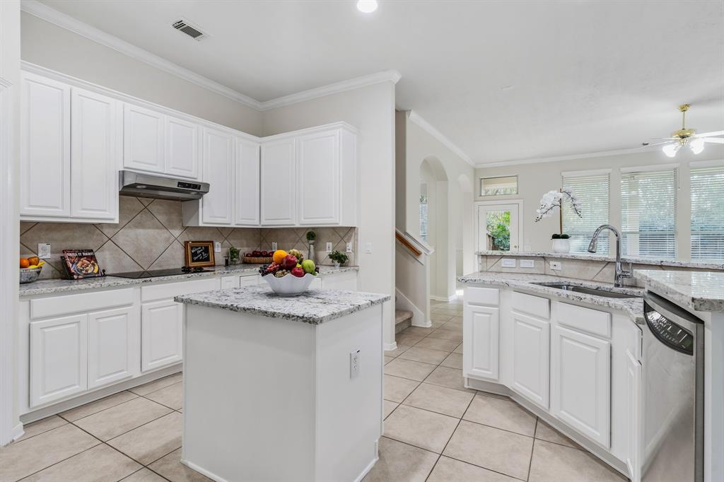 38 W Windsor Hills Cir, Conroe, TX 77384