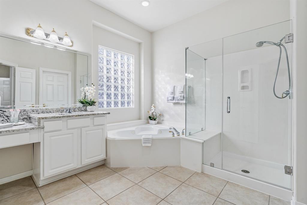 38 W Windsor Hills Cir, Conroe, TX 77384