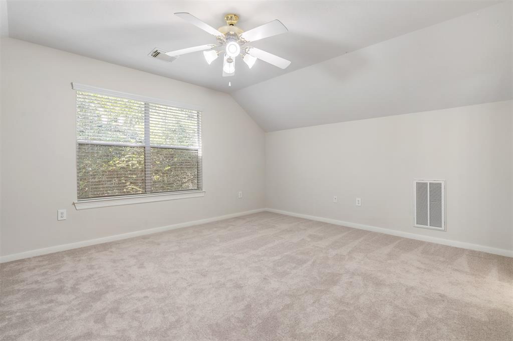 38 W Windsor Hills Cir, Conroe, TX 77384