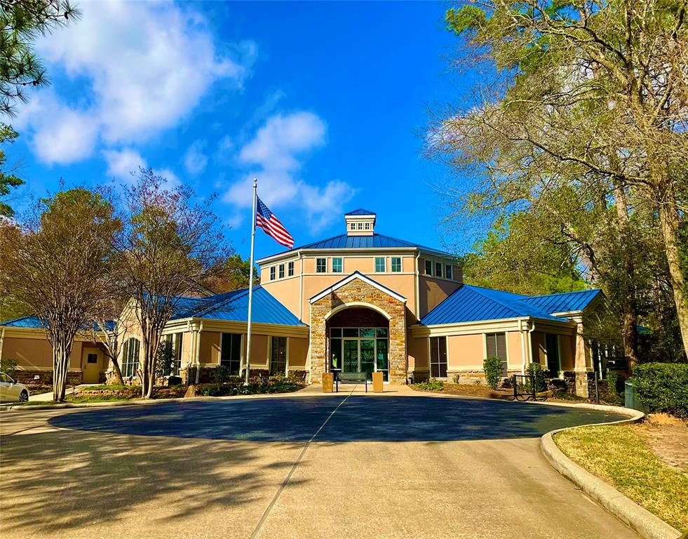 38 W Windsor Hills Cir, Conroe, TX 77384