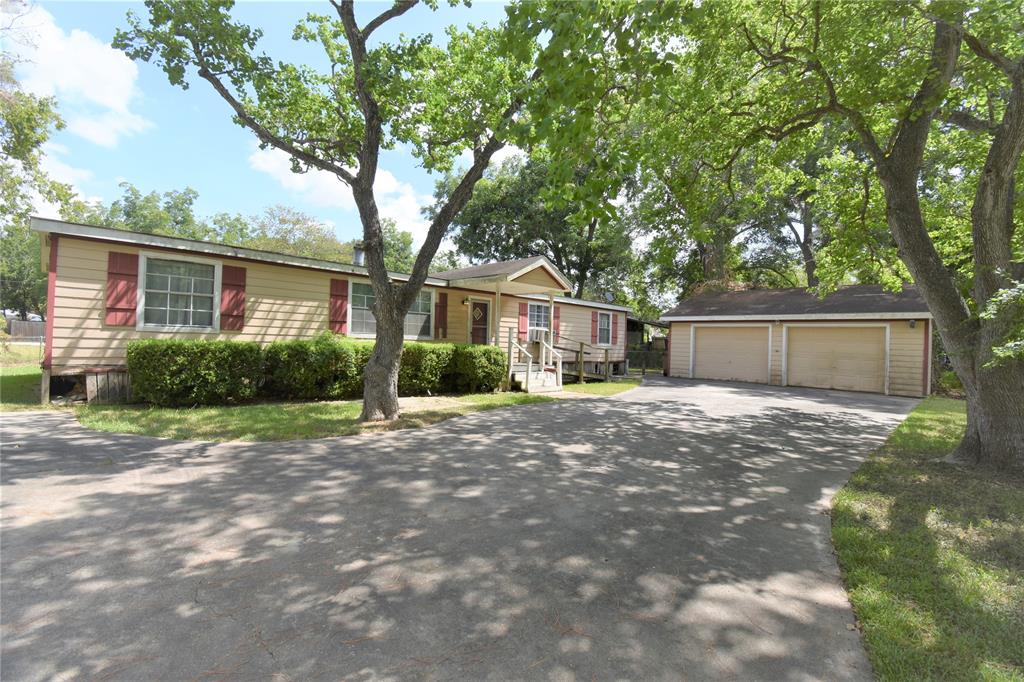 5503 Humble Camp Rd, Dickinson, TX 77539