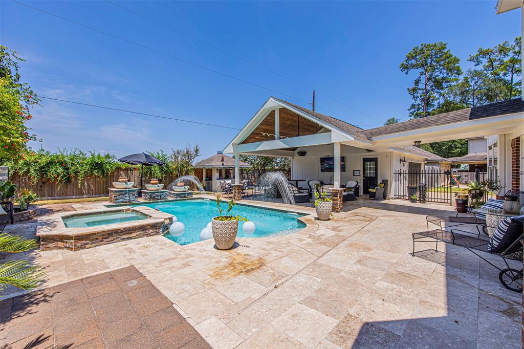 28251 Nancy Ln, Oak Ridge North, TX 77385