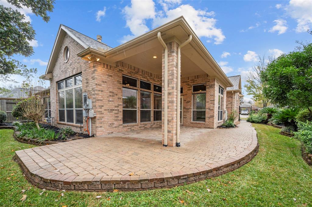 10 Carriage House Way, Conroe, TX 77384