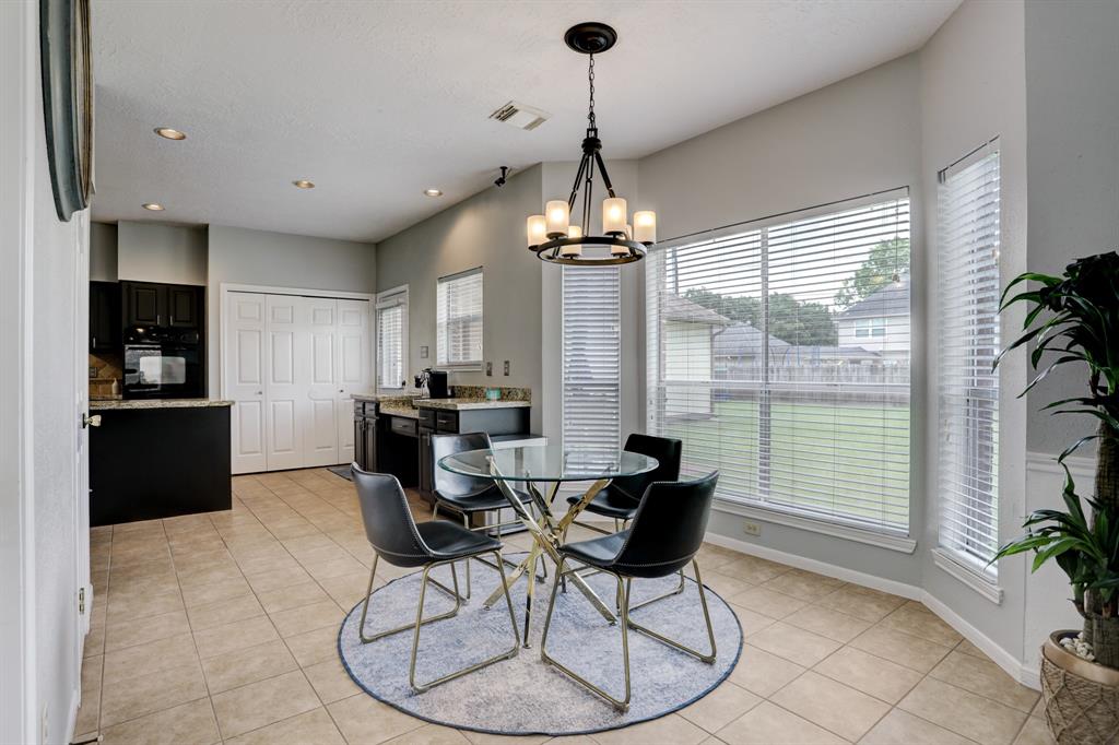 1611 Falcon Ridge Blvd, Friendswood, TX 77546