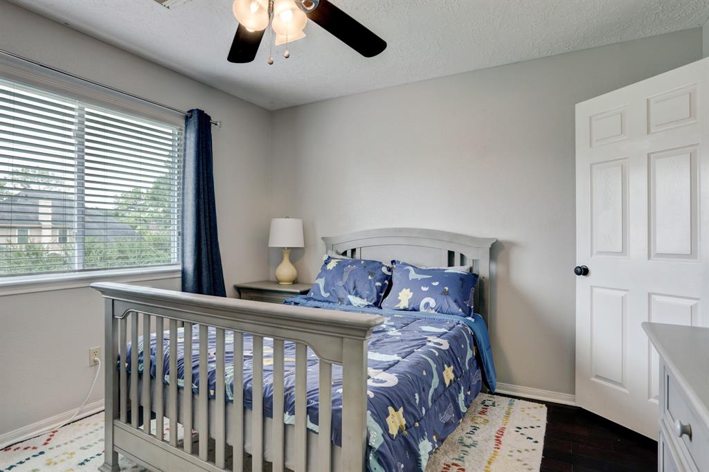 1611 Falcon Ridge Blvd, Friendswood, TX 77546