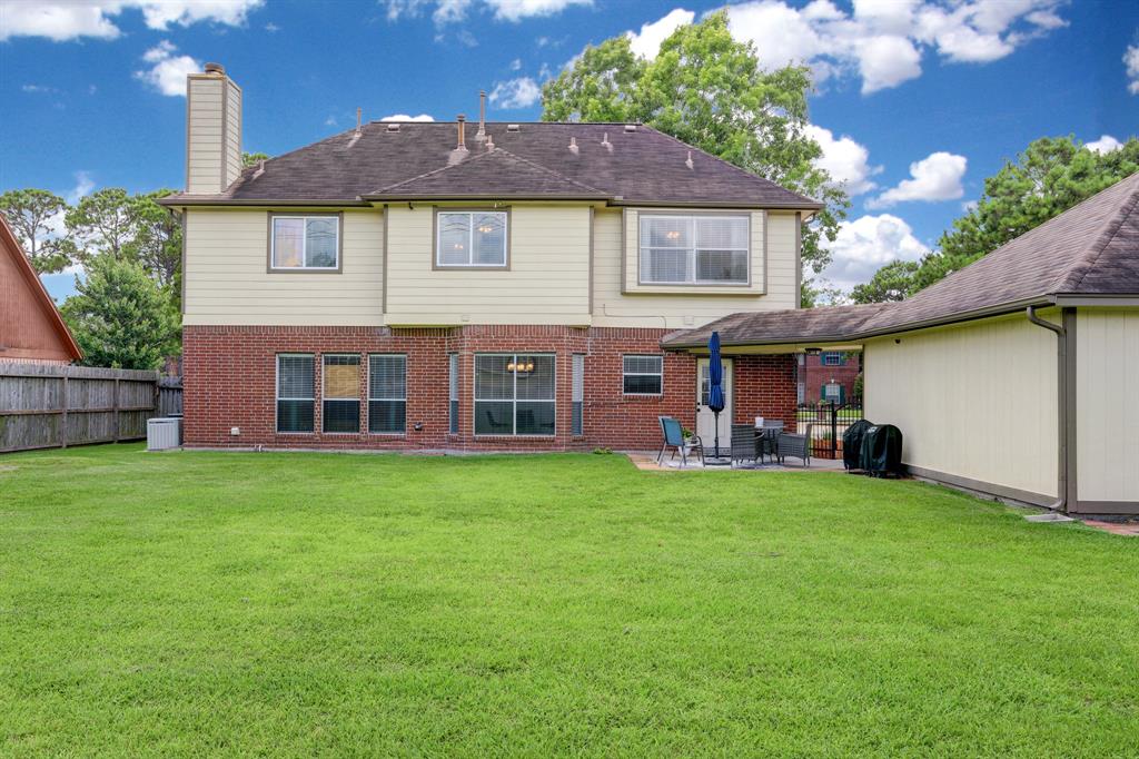 1611 Falcon Ridge Blvd, Friendswood, TX 77546