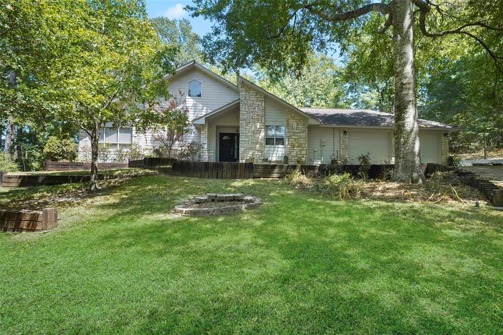 160 Lake Oaks Blvd, Coldspring, TX 77331
