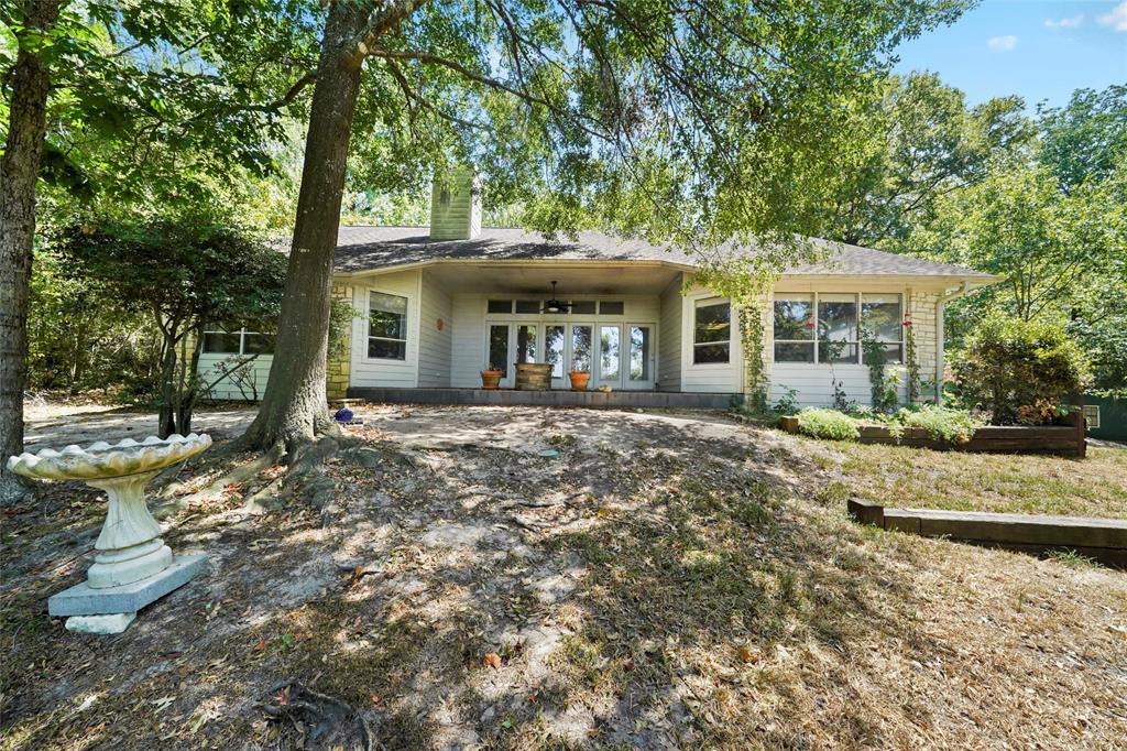 160 Lake Oaks Blvd, Coldspring, TX 77331