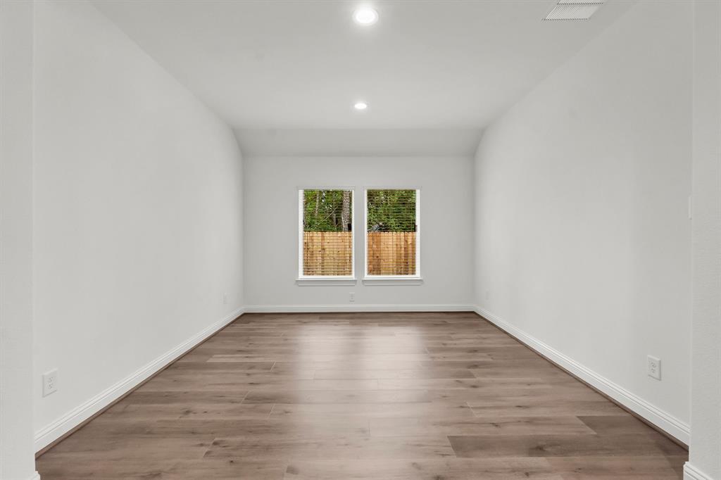 402 Westwood North Dr, Magnolia, TX 77354