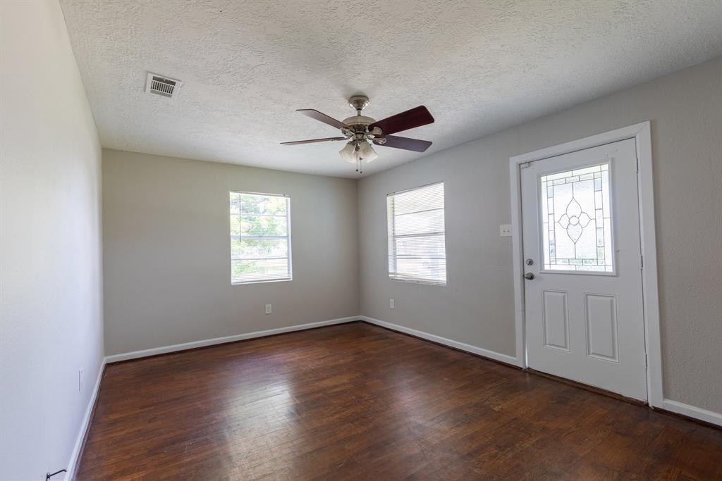 6909 Woodrow St, Texas City, TX 77591