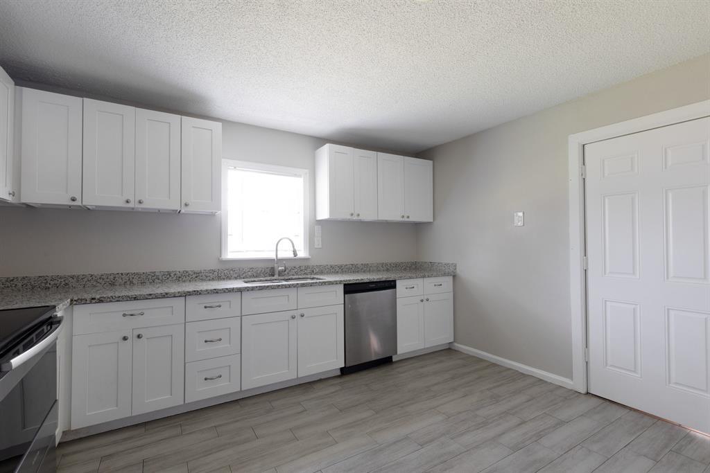 6909 Woodrow St, Texas City, TX 77591