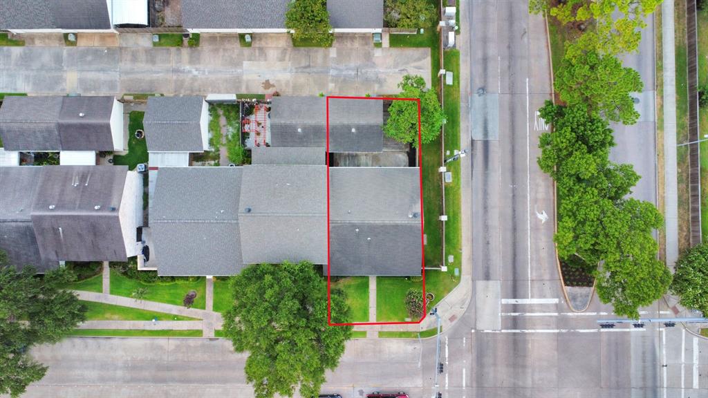 10167 Kemp Forest Dr, Houston, TX 77080