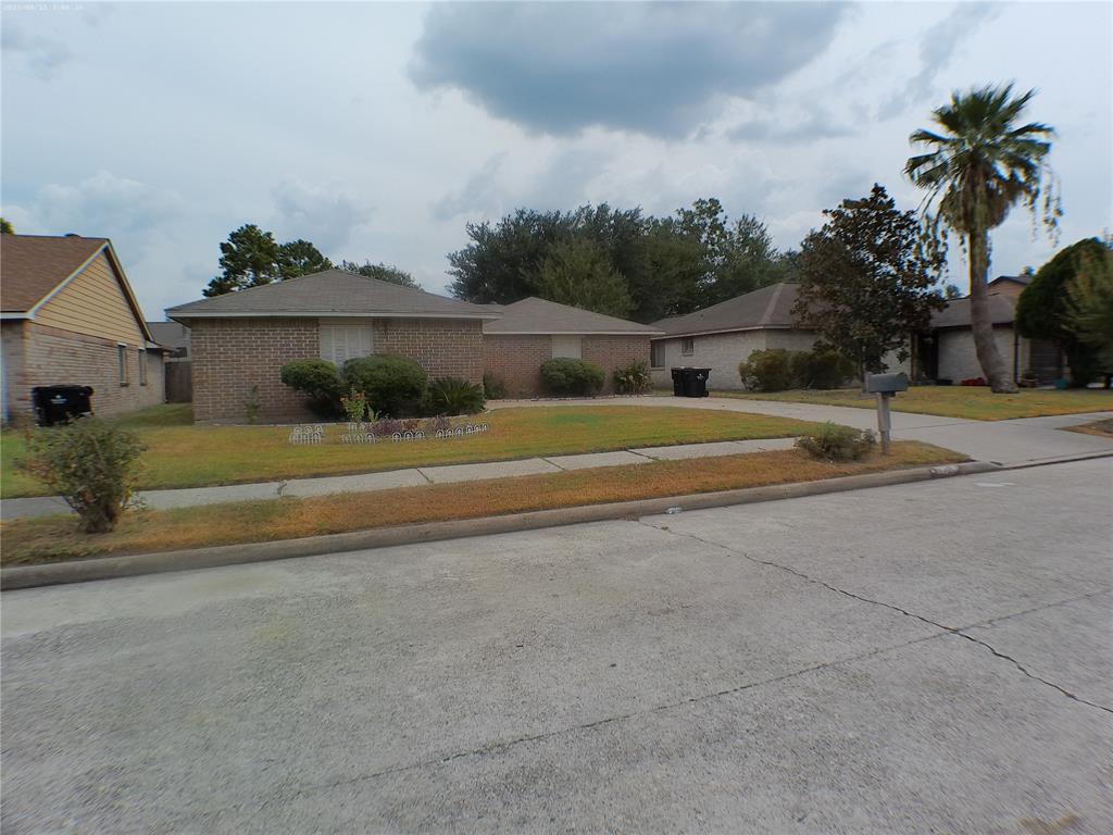 3331 Chalfont Dr, Houston, TX 77066