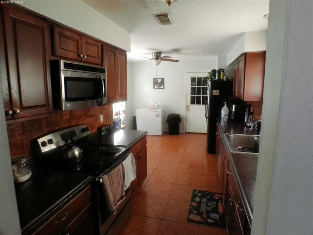 3331 Chalfont Dr, Houston, TX 77066