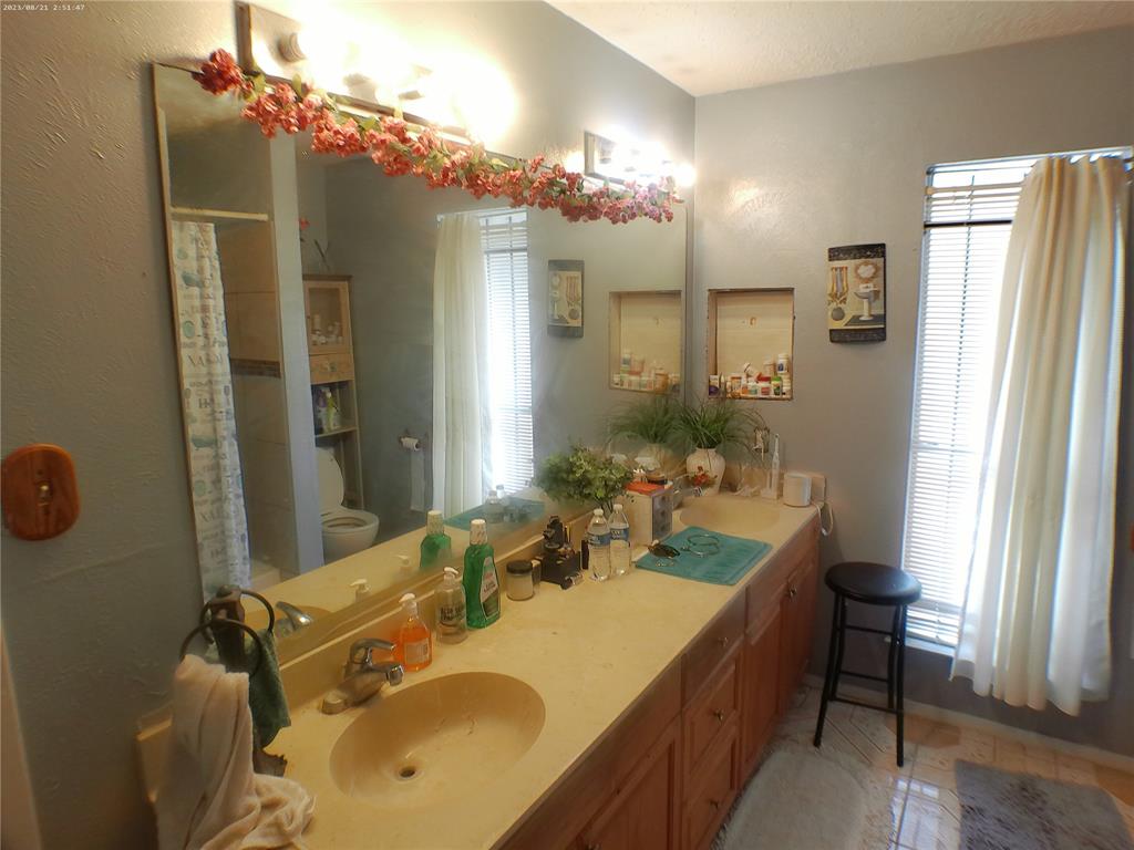 3331 Chalfont Dr, Houston, TX 77066