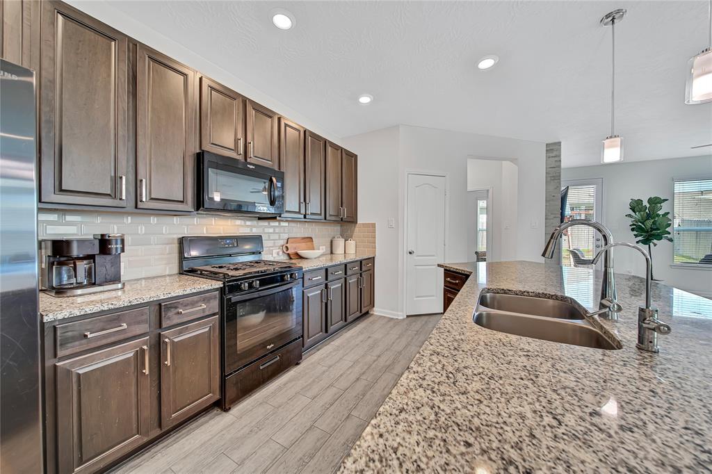 9013 Cimarron River Ln, Magnolia, TX 77354