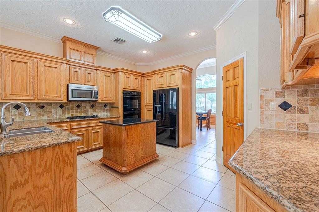 19977 Gemstone Dr, Montgomery, TX 77356