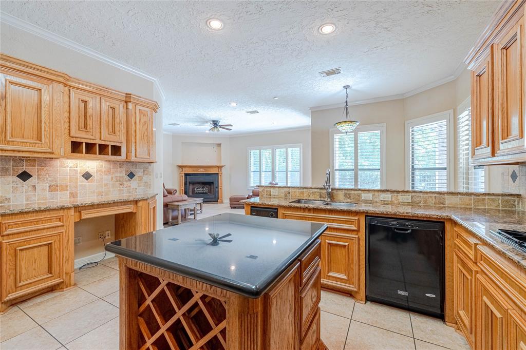 19977 Gemstone Dr, Montgomery, TX 77356