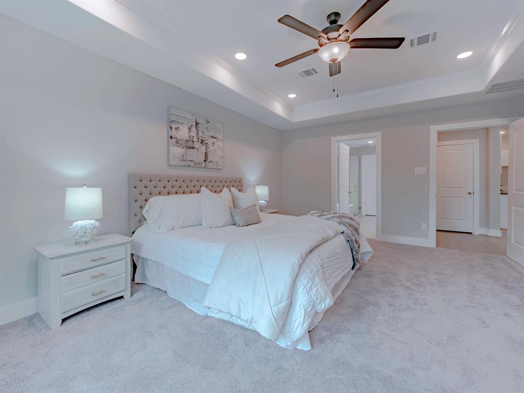 215 N 5th St, Sealy, TX 77474