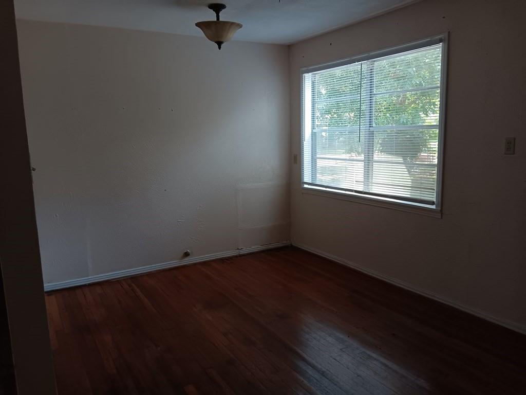 714 E Magnolia St, Angleton, TX 77515