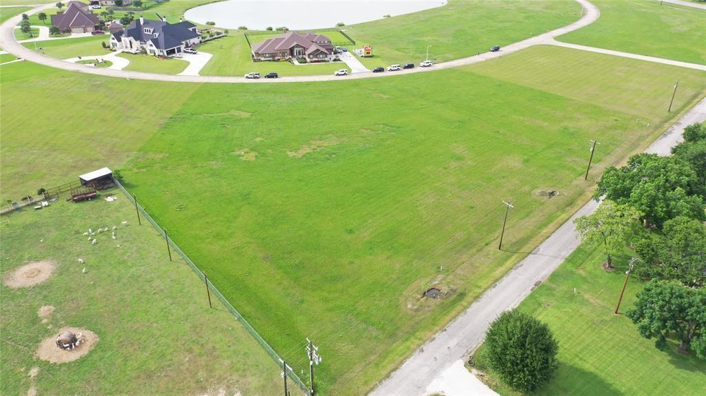 105 Legends Way, El Campo, TX 77437