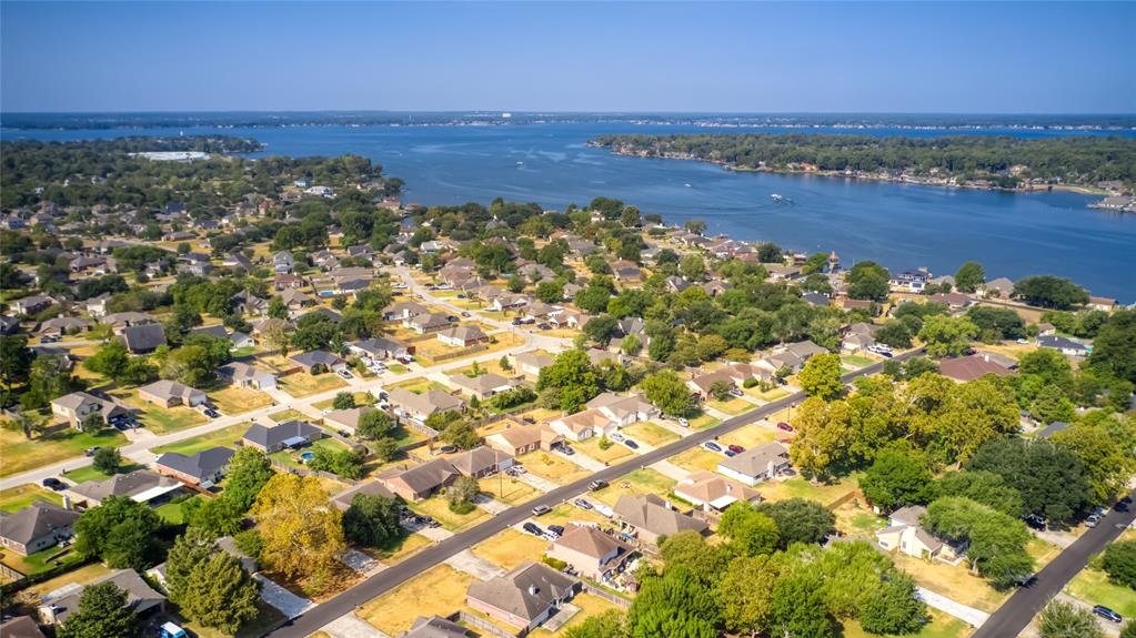 13262 Lake Breeze Ln, Willis, TX 77318