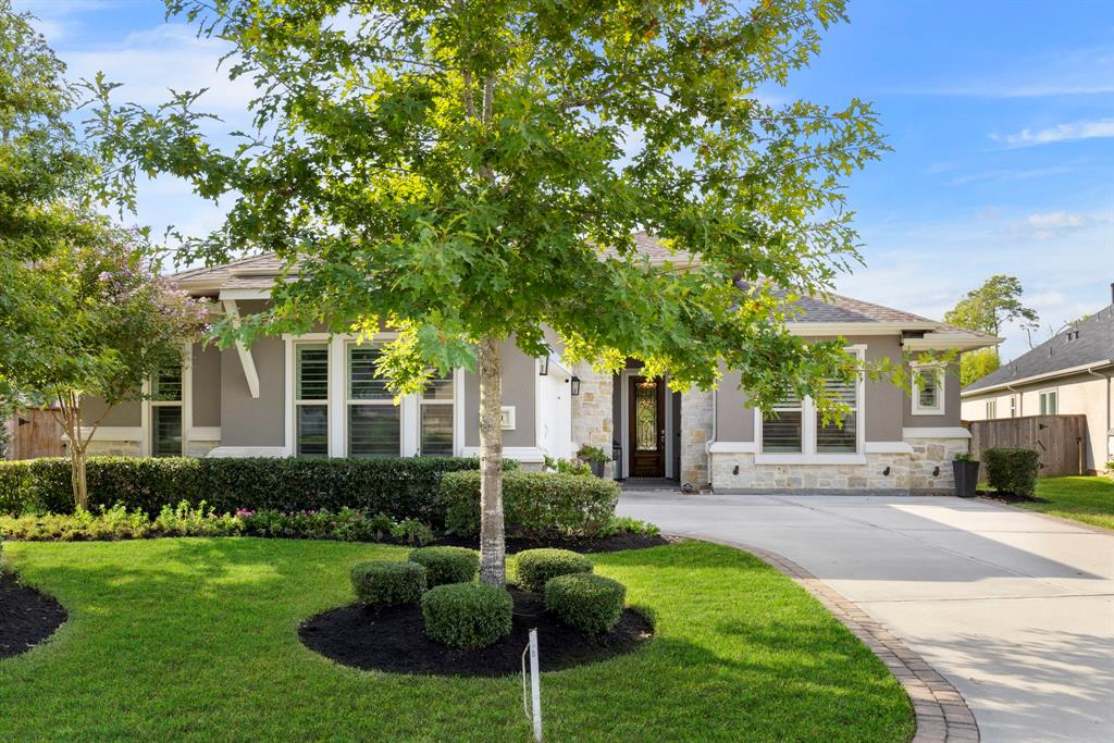 For Sale 131 Amber Jade Court, Conroe, TX 77304 3 Beds / 3 Full