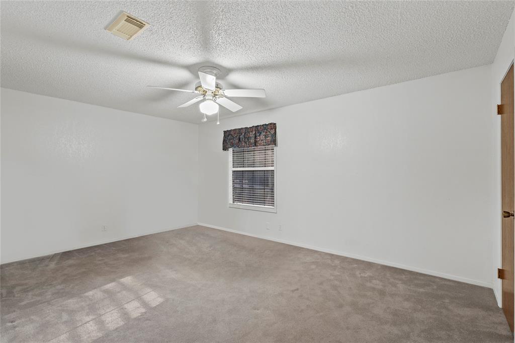 12421 Pine Oak Dr, Dickinson, TX 77539