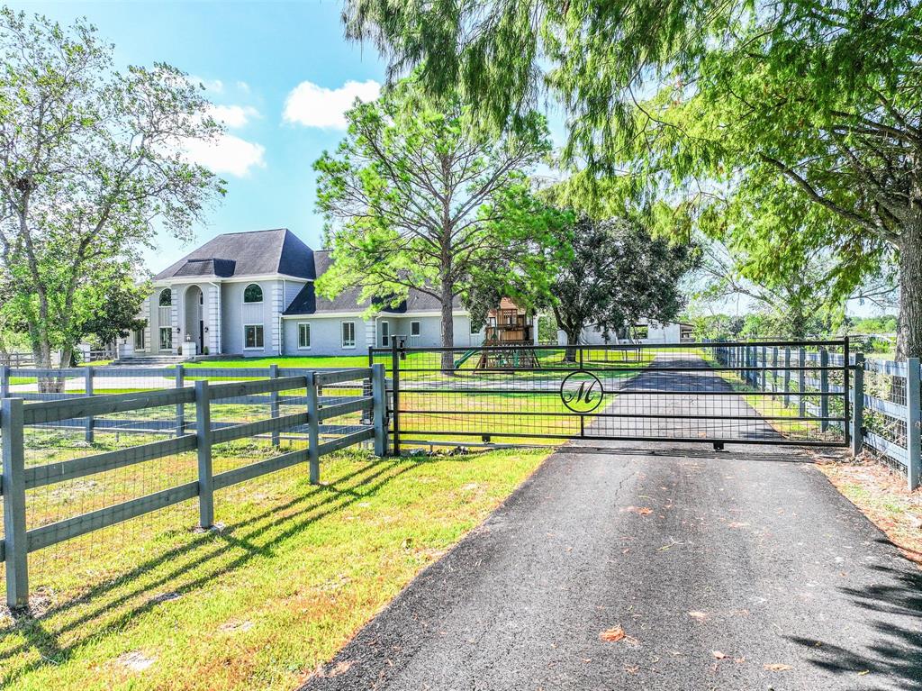 2010 Lundy Ln, Friendswood, TX 77546