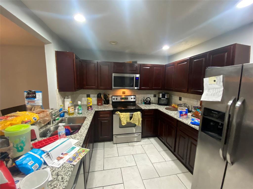 7010 Pouter Dr, Houston, TX 77083