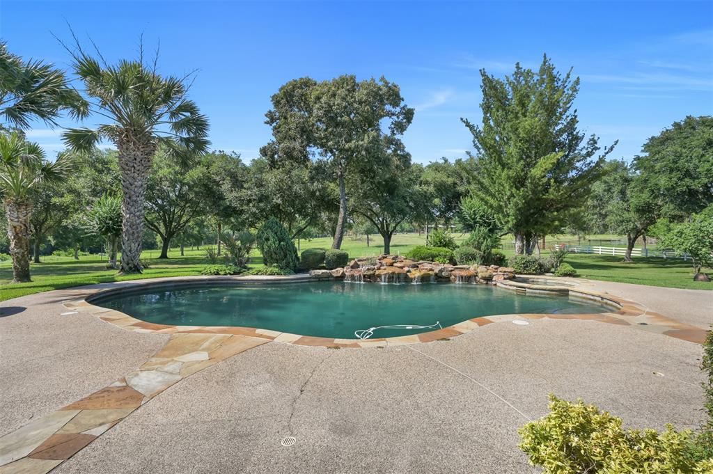 8995 Grand Lake Estates Dr, Montgomery, TX 77316