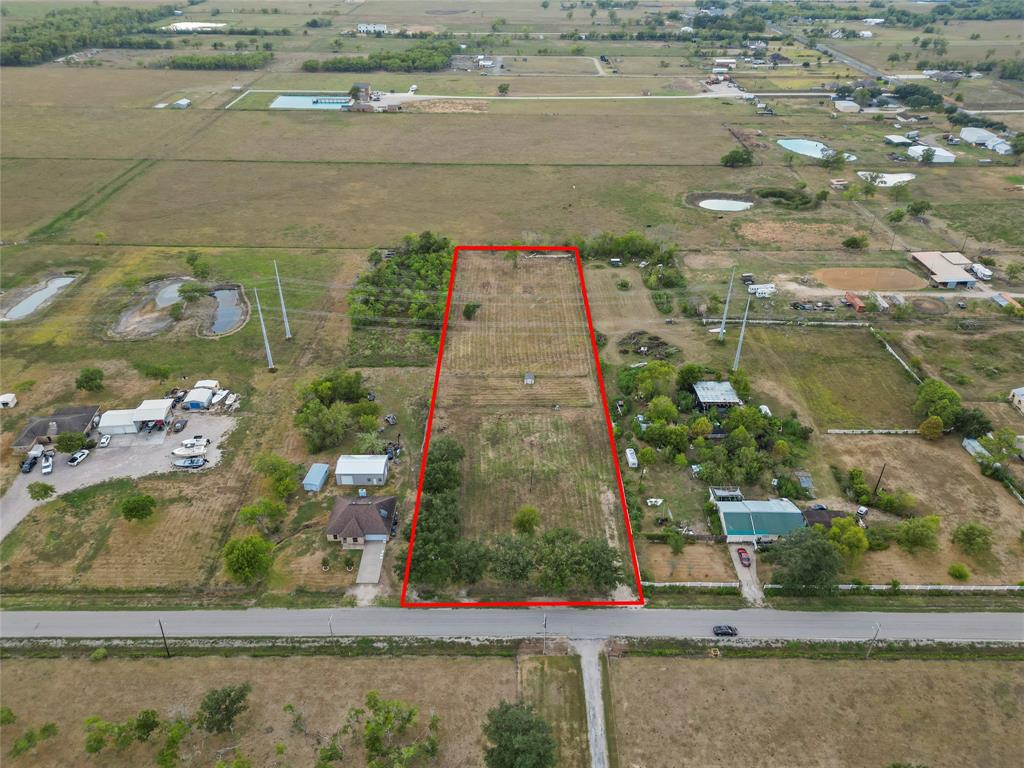 8025 N Humble Camp Rd, Dickinson, TX 77539