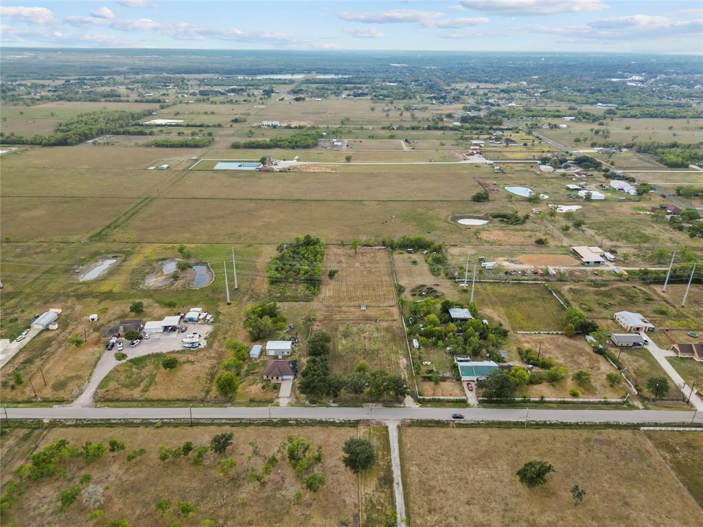 8025 N Humble Camp Rd, Dickinson, TX 77539