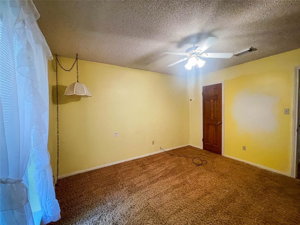 244 Narcissus St, Lake Jackson, TX 77566