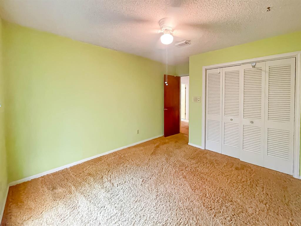 244 Narcissus St, Lake Jackson, TX 77566