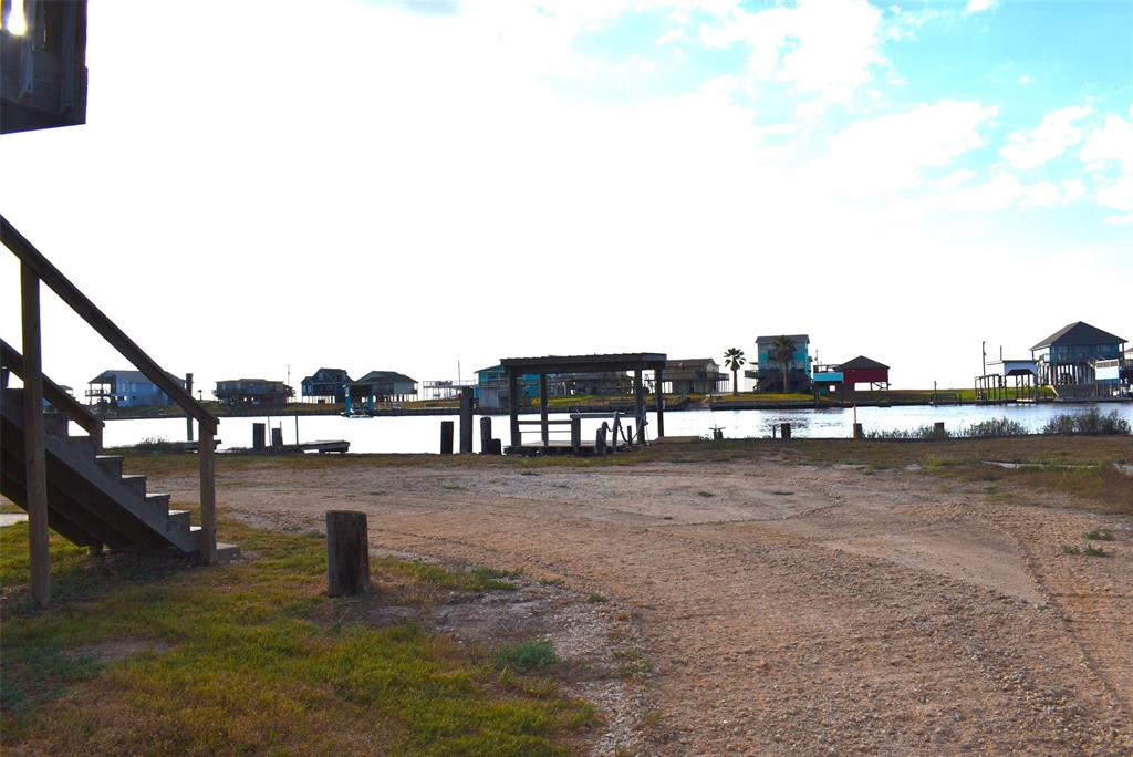 508 Marina Dr, Sargent, TX 77414